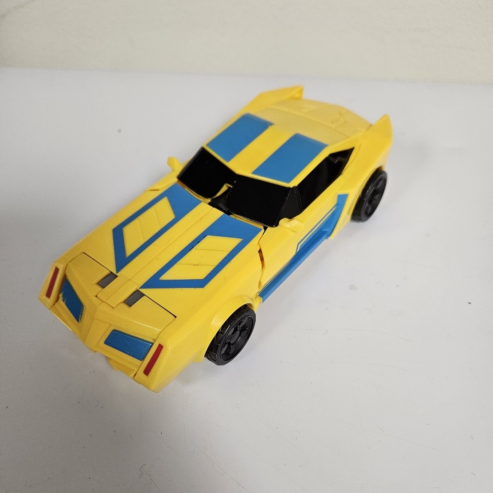 Transformers Robots In Disguise 3 Step Changer Bumblebee Figure